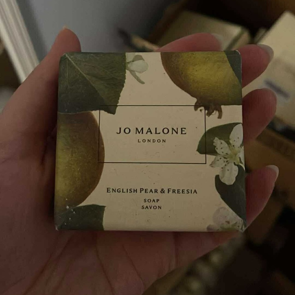 Jo Malone English Pear & Freesia Soap with Green and White Design
